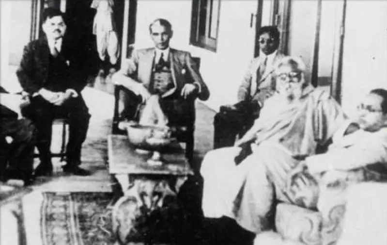Bombay, 6 January 1940. Muhammad Ali Jinnah (centre, in the three-piece suit), Periyar E.V. Ramasamy (seated, in the shawl) and Ambedkar (far right) at Jinnah's residence — eleven weeks before the Lahore Resolution and eleven months before Thoughts on Pakistan.